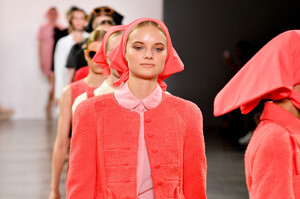 1450272855_ChochengRunwaySeptember2019NewYorkFashionv-yr2TZNxDax.thumb.jpg.6b2c50d88345d3e8d1866638bb2f5368.jpg