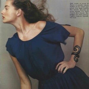 1455066372_voguefrancebysheilametzner01.thumb.jpg.e982f4f07a931397281e2703566c87cd.jpg