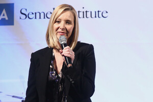 Lisa+Kudrow+UCLA+WOW+Wonder+Women+Summit+9PNrREQgu2Cx.jpg