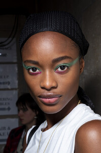 1466165506_OscardelaRentaSpring2020Backstageji3JtUNbyLtx.thumb.jpg.8d3bf3544c2614128d1755d6fcd64185.jpg