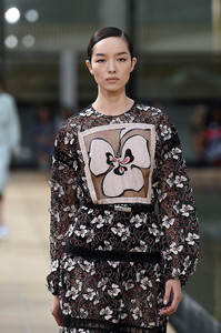 147419447_LongchampSS20RunwayShowAccessoriesDetailso6gy3phd14ax.thumb.jpg.dd1f1a697bf90c85527681b0004ec3fa.jpg