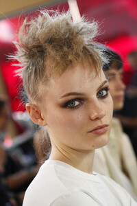 1474594168_TomFordBackstageSeptember2019NewYorkqomByvEFSXtx.thumb.jpg.e8df5fbd1f0d195229495fed1a4773d5.jpg