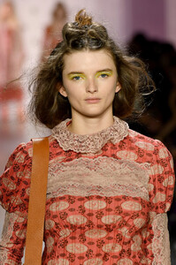 1480109049_AnnaSuiRunwaySeptember2019NewYorkFashionufOUEmADtJEx.thumb.jpg.a44ac2c932c2482db3cf17aa4877610f.jpg