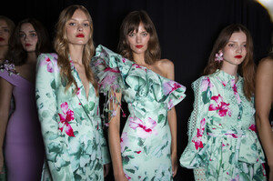1482939852_BadgleyMischkaSpring2020Backstageq5XL5ZrI7iOx(1).thumb.jpg.ff9e80acaa76f4dba07e3461eaca3b6a.jpg