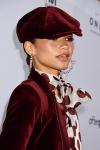 Zendaya+Coleman+Daily+Front+Row+7th+Annual+lRcQKgbQhcZx.jpg