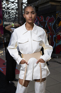 1484427871_DionLeeSpring2020BackstageIWOLC07VBYIx.thumb.jpg.adf58ce63ee5d38dce419dcc4bb58a4e.jpg