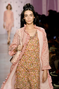 1487031394_AnnaSuiRunwaySeptember2019NewYorkFashionLAnT_QuVlqJx.thumb.jpg.88e5ee2b05b39fad097f2e4b932b6fc6.jpg