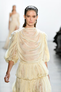 14899320_CongTriRunwaySeptember2019NewYorkFashionuPzWIvVsEYcx.thumb.jpg.f2ffc897d58851a20d324b31e900e256.jpg