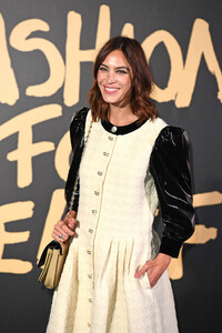 Alexa+Chung+Red+Carpet+Arrivals+Fashion+Relief+aBPHU_Q2Nv4x.jpg