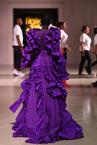 Adut+Akech+Runway+Fashion+Relief+London+2019+JscEiwje7-Wx.jpg