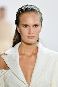 149961604_CongTriRunwaySeptember2019NewYorkFashioniN0Ws0K8bTyx.thumb.jpg.83dd65e0eccf178b6d4826ec3bcbc418.jpg