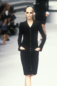 1500459070_Chanel1995HauteCouture167.thumb.jpg.abfcebe886d42ac946907ba614032957.jpg