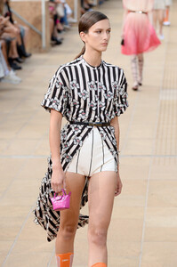 1504373864_LongchampRunwaySeptember2019NewYorkFashionPw1uLF5_jJNx.thumb.jpg.51996134650edafef4608d2f8e7655ab.jpg