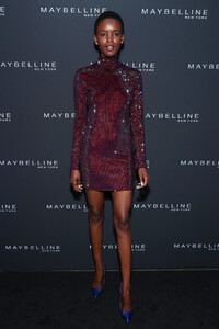 1505724335_FlavianaMatataMaybellineNewYorkFashion9XiqzpBRPWIx.thumb.jpg.c7052ae9eaa36a0a0f9d294bc0611194.jpg