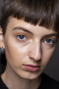 1527348968_JonathanSimkhaiSpring2020Backstage_3I5N4uwXKWx.thumb.jpg.844778adb71e793fdc2ad914df2b366d.jpg