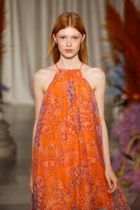 1528133795_StaudRunwaySeptember2019NewYorkFashionvgqLiW9mO-6x.thumb.jpg.90f188fe581fad7ed8c398606073c9f4.jpg