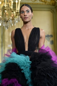 Cindy+Bruna+Christian+Siriano+Runway+Paris+FQoByie-ceRx.jpg