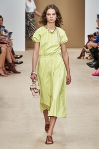 Giselle Norman Tod´s Spring 2020 RTW MFW 2.jpg