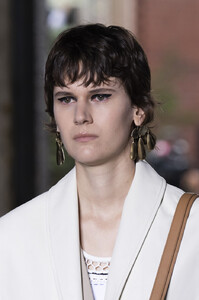 1542584536_3.1PhillipLimSpring2020Details4HvjZU89vvax.thumb.jpg.8f59bae0a0452de25fa75b50943f7261.jpg