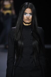 154718481_VeraWangRunwaySeptember2019NewYorkFashion6kl8i7A9bJKx.thumb.jpg.9b652baf7c3be43a28729715856600ae.jpg