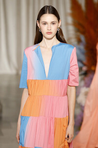 1559525140_StaudRunwaySeptember2019NewYorkFashion5_besjAfvJwx.thumb.jpg.a0d022d27a6e55f2585a790107a5f956.jpg