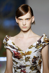 1564729604_JasonWuCollectionRunwaySeptember2019Oh5ubPc9M6Wx.thumb.jpg.cdbced2c382ae0223fa18a78cd6c2078.jpg