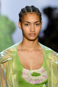 1565757872_PrabalGurungRunwaySeptember2019NewYork7RM11jP53n-x.thumb.jpg.80e037eed953bbd1acf4afc3509813ac.jpg