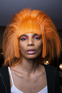 156968624_JeremyScottSpring2020BackstageEXWQbimnmnBx.thumb.jpg.49aebc12ab4152474e94c1e0ec1fddad.jpg