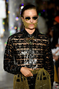 157090002_AreaRunwaySeptember2019NewYorkFashionmCliQmfOWyAx.thumb.jpg.e0bfcd018fe09eb147b7be6814c4da4f.jpg