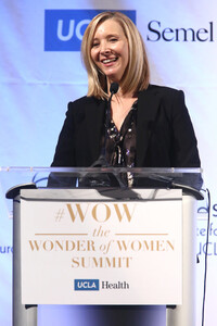 Lisa+Kudrow+UCLA+WOW+Wonder+Women+Summit+LwNa73DR_Fvx.jpg