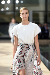 1572513024_LongchampSS20RunwayShowAccessoriesDetails4NN7xW2Fodxx.thumb.jpg.dd309cb869e08847a320abd663cc7319.jpg