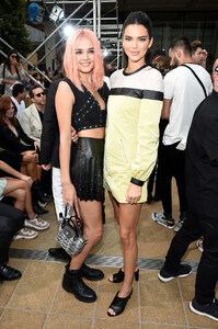 Kendall+Jenner+Longchamp+SS20+Runway+Show+tQbsh02RuZIx.jpg