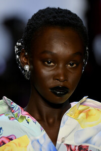 157431772_PrabalGurungRunwaySeptember2019NewYorkxhhTJi5AYeWx.thumb.jpg.a86aee27ea4d9b5b7852ecf3fb416652.jpg