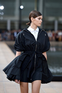 1581079797_LongchampSS20RunwayShowAccessoriesDetails9JXCq_2AvgYx.thumb.jpg.e2eea212fa192b16a4a51e05d185ca28.jpg