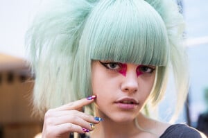 1581198783_JeremyScottSpring2020BackstagexqJfgBp1sECx.thumb.jpg.2d33cdcadc2b20fadf5b654723450873.jpg