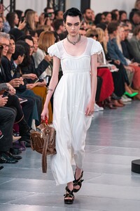 Sofia steinberg Chloe Spring 2020 RTW PFW 1.jpg