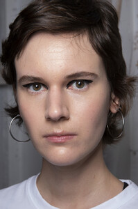 1587621788_3.1PhillipLimSpring2020Backstage-UiSdVy4T5fx.thumb.jpg.d0062169285f3f2d3bf163ee470a670a.jpg