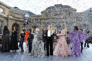 Liya+Kebede+Le+Defile+L+Oreal+Paris+Runway+A_nyeibaObTx.jpg
