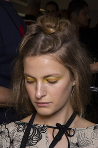 1590629205_AnnaSuiSpring2020Backstagex2yAQSXhn0Xx.thumb.jpg.1fae3d541f1862be654d9166ffc4831b.jpg