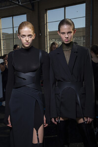 1599786147_DionLeeSpring2020BackstageF2mbKDGFAsPx(1).thumb.jpg.2aeec11fd13e9014eb7a4458e94edb9e.jpg