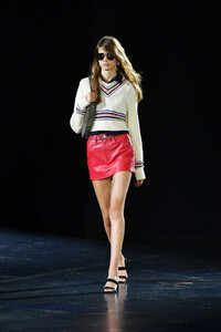 1599826050_RagBoneRunwaySeptember2019NewYorkFashionLR663JK1CLwx.thumb.jpg.af16974314c8476d30fe332a12dee4b2.jpg