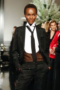 Ralph+Lauren+Runway+September+2019+New+York+O75GEqRtrxNx.jpg