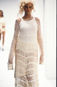 1604191438_DolceGabbana1994WomenRTW44.thumb.jpg.0e9ee4cd72683da9d9bb045b985d9464.jpg