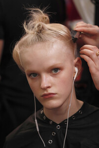 1609158131_TomFordBackstageSeptember2019NewYorkZulTiLf_PQGx.thumb.jpg.c8260ad5278af2ded2af442652c26738.jpg
