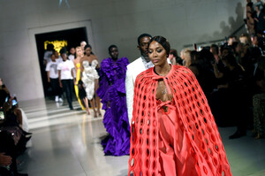 Naomi+Campbell+Runway+Fashion+Relief+London+XTXqBy50daJx.jpg