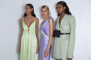 1613216445_JonathanSimkhaiSpring2020Backstage1UNpN3_dDM0x(1).thumb.jpg.cfe9f7b3da0ff624fed6abd8d5ebda3c.jpg