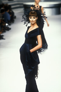 1617170484_Chanel1995HauteCouture65.thumb.jpg.6565702907dd89cda5ad020b56b1fb2c.jpg