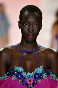161739828_BadgleyMischkaRunwaySeptember2019NewrSTdcbPvnwXx.thumb.jpg.3ce5a6d0357e4e1f338b915a837272da.jpg