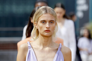 1617865986_JonathanSimkhaiRunwaySeptember2019Newjeisy6XeTbix.thumb.jpg.ffa0330d30ed5fd090baf8ba753bb7a6.jpg