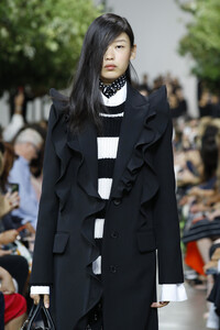 1620219443_MichaelKorsCollectionSpring2020RunwayiQdHh-eLmNlx.thumb.jpg.6eba8a0695cbccc2b415fa0c93a5867f.jpg
